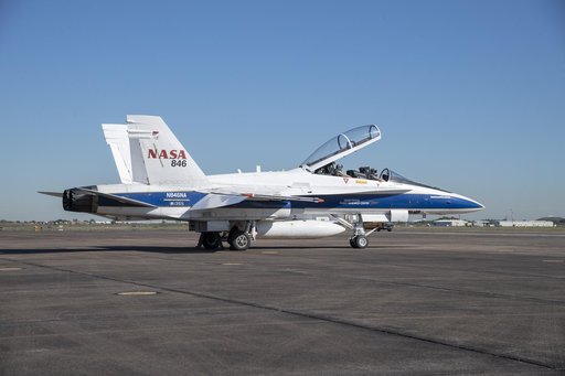 NASA Pilots Prepare for QSF18 Flight