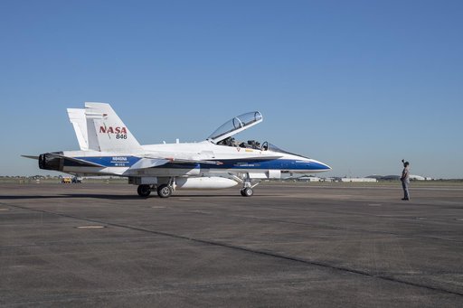 NASA Pilots Prepare for QSF18 Flight