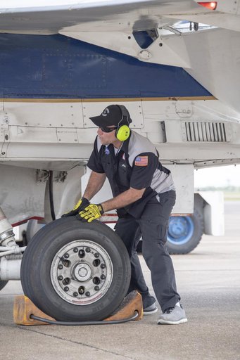 NASA Ground Crews Prepare F/A-18 for QSF18 Takeoff