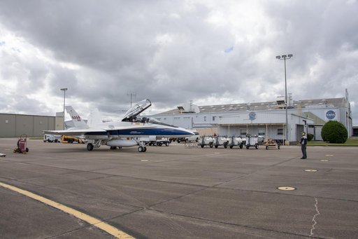 NASA Ground Crews Prepare F/A-18 for QSF18 Takeoff