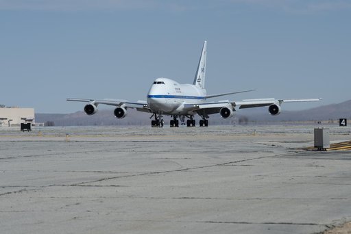 SOFIA Returns to NASA's Armstrong Flight Research Center Building 703