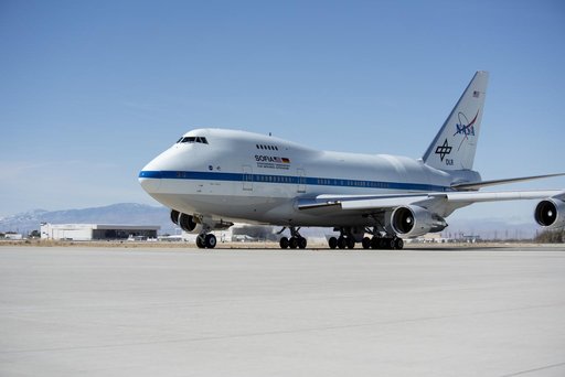SOFIA Returns to NASA's Armstrong Flight Research Center Building 703