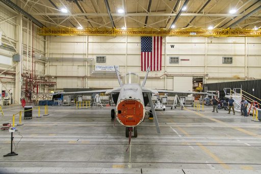 NAVAIR F/A-18EÂ Prepared for Return from NASA Armstrong