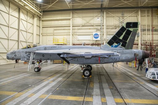 NAVAIR F/A-18EÂ Prepared for Return from NASA Armstrong