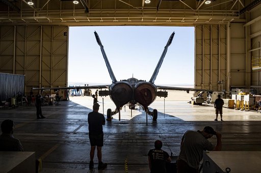 NAVAIR F/A-18EÂ Prepared for Return from NASA Armstrong
