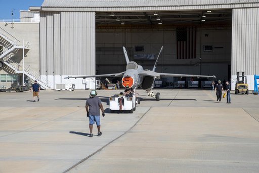 NAVAIR F/A-18EÂ Prepared for Return from NASA Armstrong