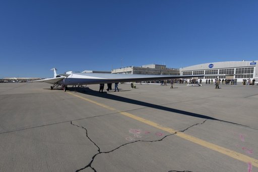 X-59 Taxis to NASA’s Armstrong Flight Research Center