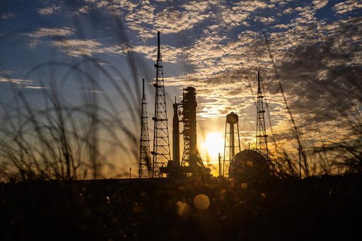 Sun sets on Full Artemis II Stack at Launch Pad 39B