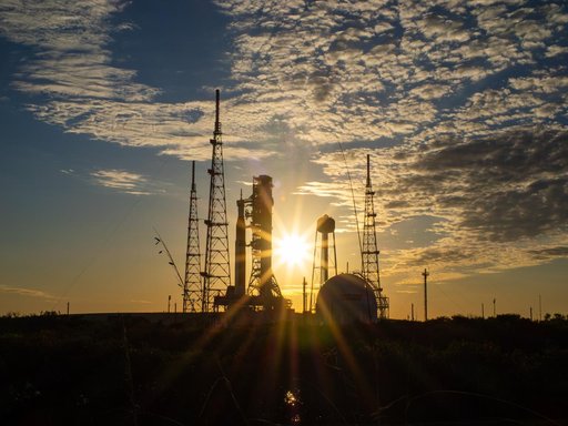Sun sets on Full Artemis II Stack at Launch Pad 39B