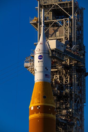 Sun sets on Full Artemis II Stack at Launch Pad 39B