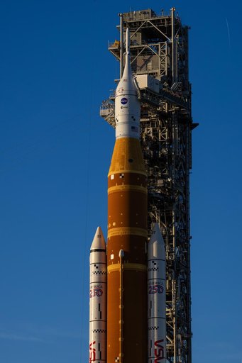 Sun sets on Full Artemis II Stack at Launch Pad 39B