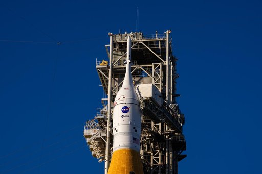Sun sets on Full Artemis II Stack at Launch Pad 39B