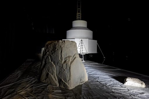 NASA Engineers Simulate Lunar Lighting for Artemis III Moon Landing