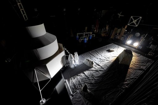 NASA Engineers Simulate Lunar Lighting for Artemis III Moon Landing