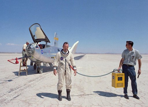 Bill Dana in front of HL-10 after flight H-24-37