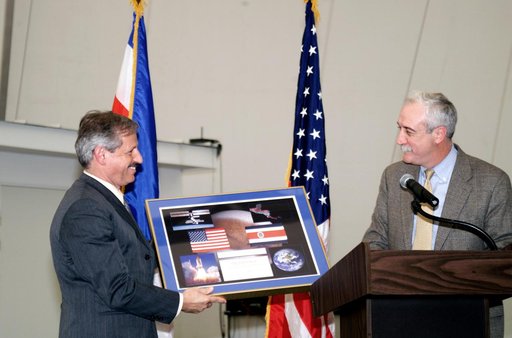 NASA Administrator Sean O'Keefe making a presentation to Fernando Gutierrez during the AirSAR 2004 hangar naming ceremony