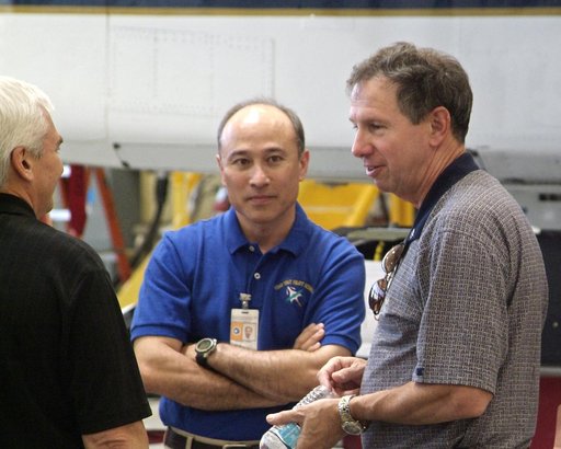 NASA Administrator Michael Griffin (right) with Kevin Petersen (left) and Stephen Corda (center) during Griffin's visit to NASA Dryden