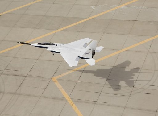 NASA F-15B #836 landing with Quiet Spike attached