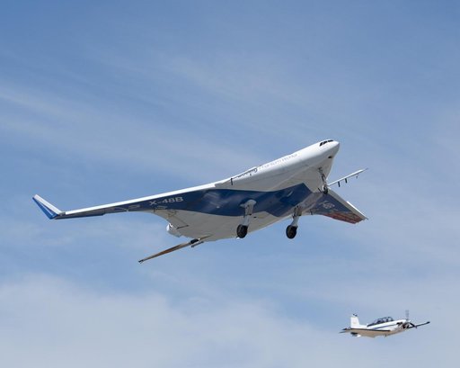 Dryden's T-34 Chases the X-48B