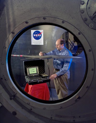 NASA GLENN/NASA LANGLEY LOADS COMPARISON TEST WITH 6 COMPONENT FORCE/MOMENT BALANCE AND 1.7% HIGH SPEED RESEARCH MODEL 5.