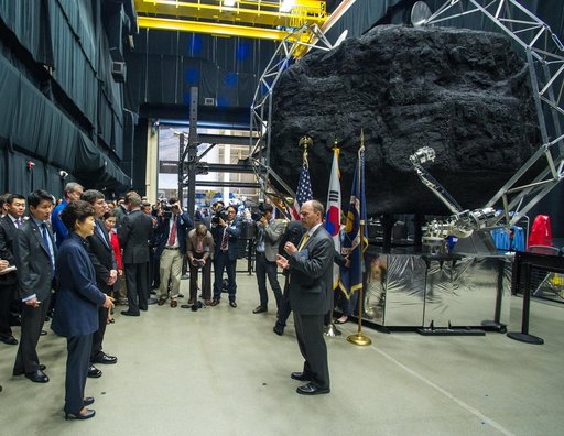 President Park Geun-hye of South Korea Visits NASA Goddard
