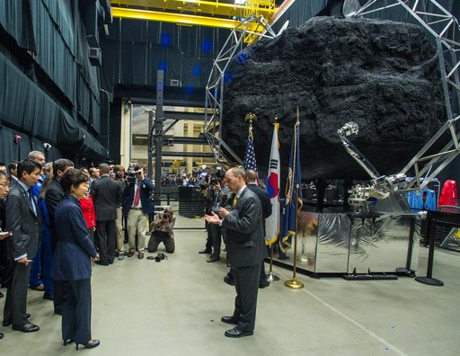 President Park Geun-hye of South Korea Visits NASA Goddard