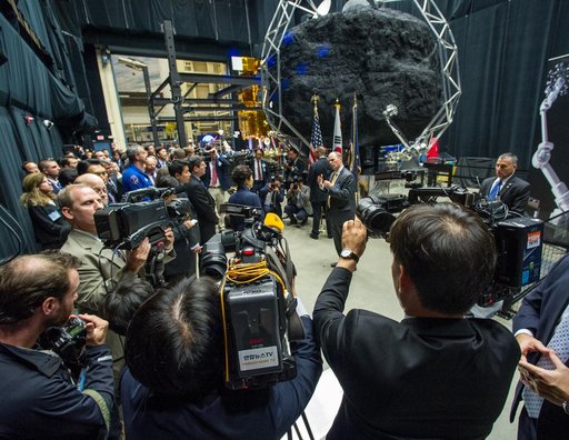 President Park Geun-hye of South Korea Visits NASA Goddard