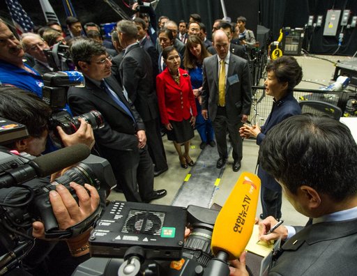 President Park Geun-hye of South Korea Visits NASA Goddard