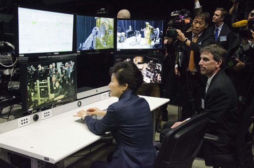 President Park Geun-hye of South Korea Visits NASA Goddard