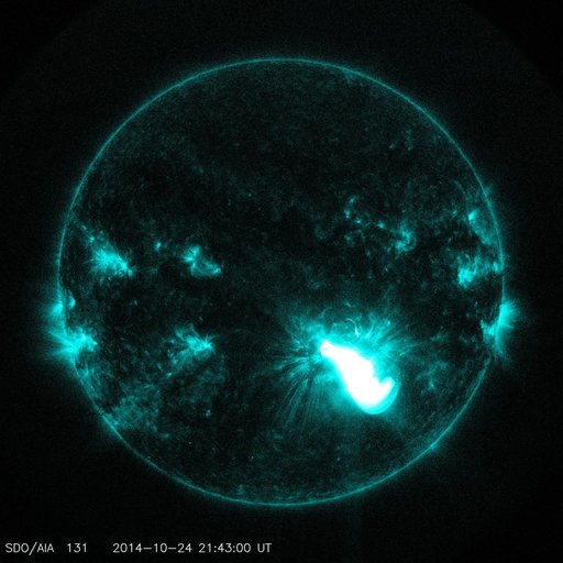 Giant Sunspot Erupts on October 24, 2014