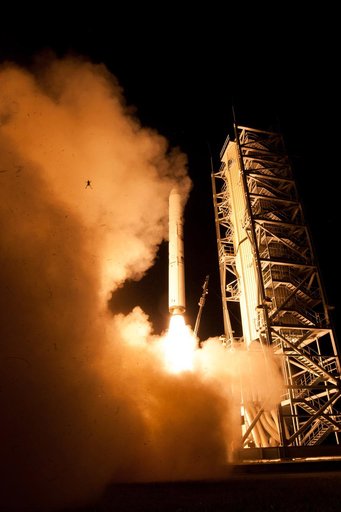 Frog Photobombs NASA's LADEE Launch