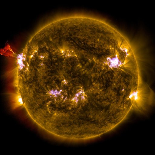 Sun Emits a Mid-Level Flare