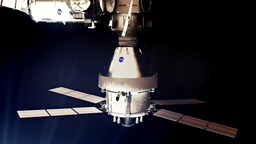 Gateway Close-up - Orion spacecraft