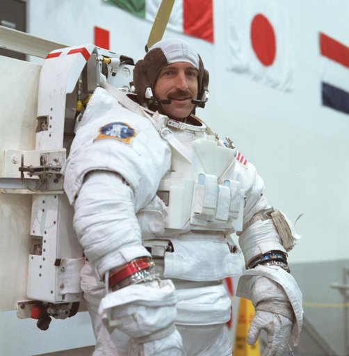 STS-106 crew training in NBL