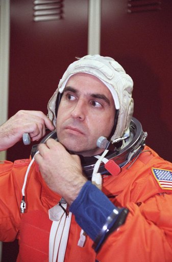 STS-106 crew trains in building 9