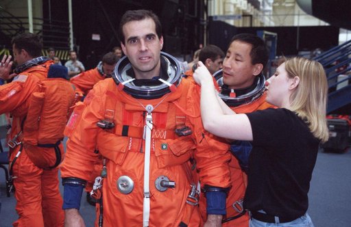 STS-106 crew trains in building 9