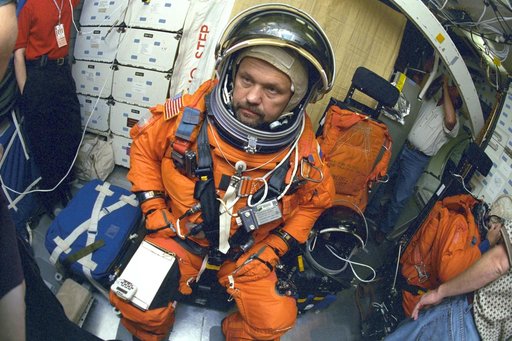 STS-106 crew trains in building 9