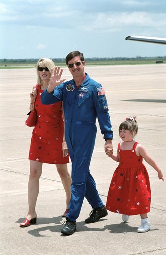 STS-101 crew return at Ellington Field