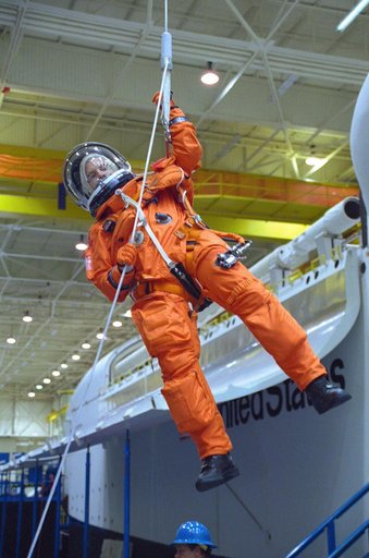 STS-102 crew egress training in building 9