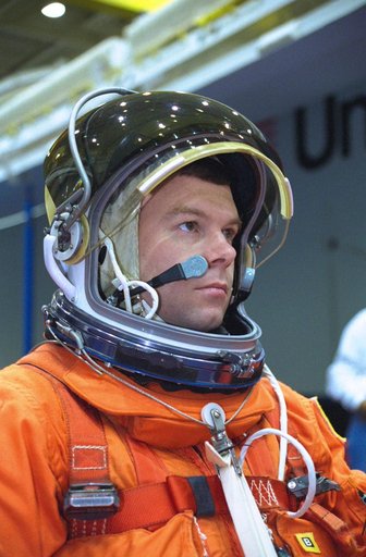 STS-102 crew egress training in building 9