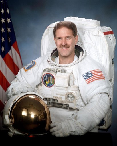 Official portrait of astronaut John Grunsfeld
