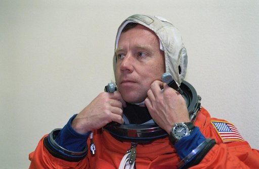 STS-104 crew trains in building 5