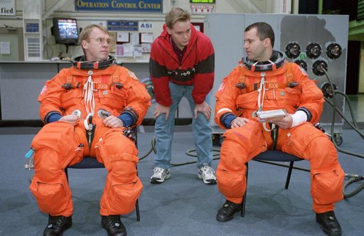 STS-102 and Expedition Two ascent training in Building 9