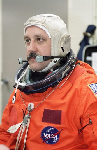 STS-102 and Expedition Two ascent training in Building 9