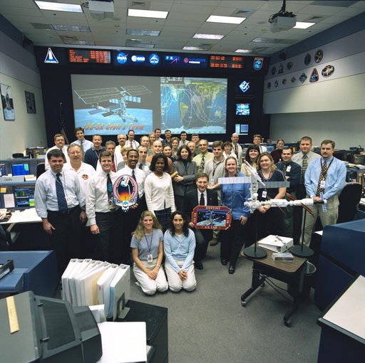 STS-98 Flight Control Team Photo in BFCR with Flight Director Andy Algate