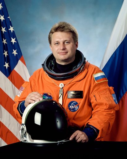 Official Photo of Expedition 4 Yuri Onifrenko