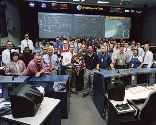 STS-105 Flight Control Team Photo