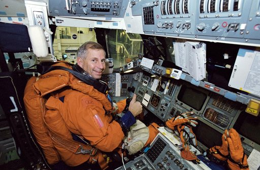 STS-111 and Expedition 5 Post Insertion Training