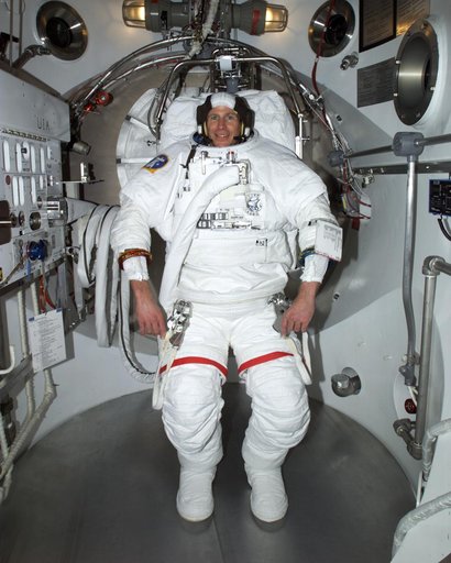STS-104 Preflight Mike Gernhardt