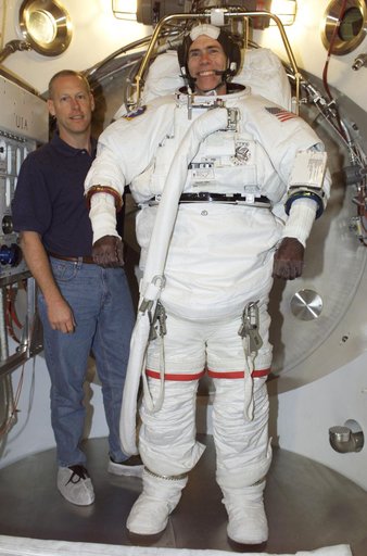 STS-105 Crew Training for Dan Barry